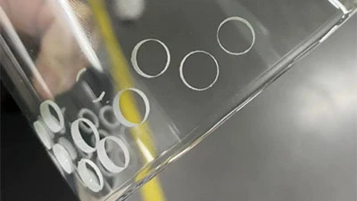 Nový laserový zdroj M8 spoločnosti JPT je vhodný pre krehké materiály